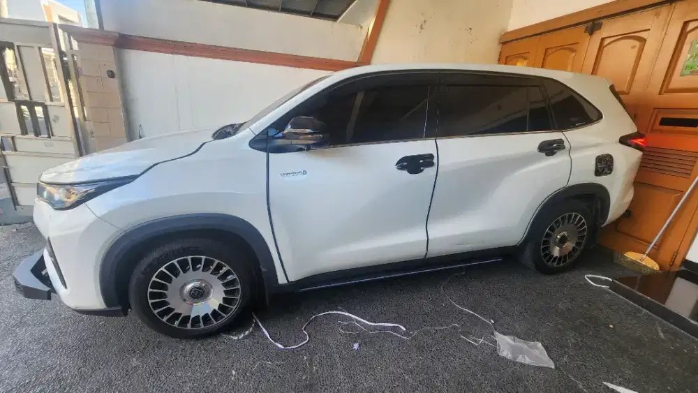 Toyota Kijang Innova Zenix 2025 Hybrid Plat 3 Angka Mobil terawat