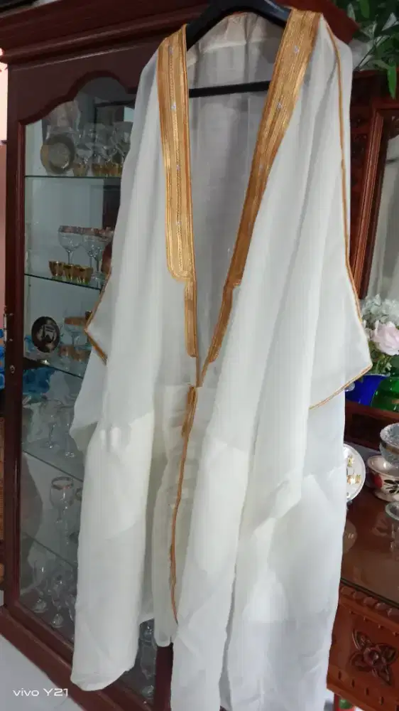 Jubah Al- bisht