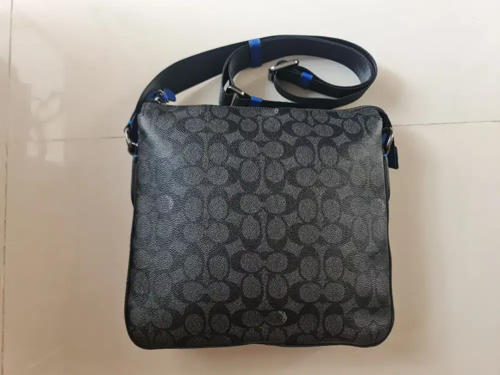 109. Tas SlingBag Pria Coach New York Black Grey with Blue
Second