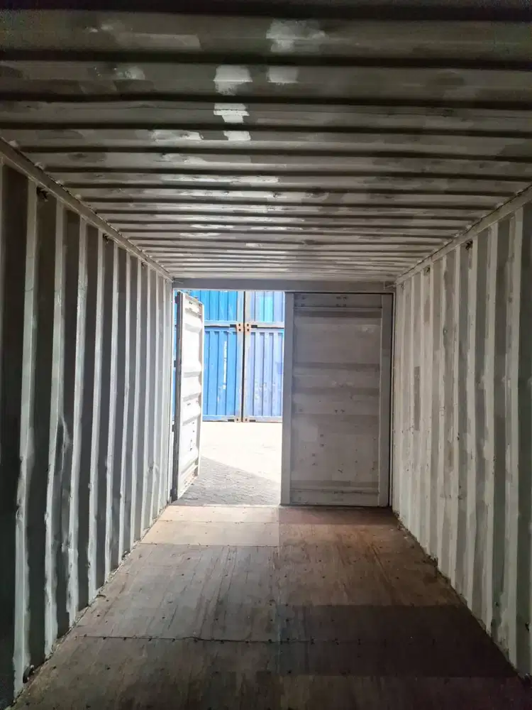 Container 20 Feet Standard (22G1) - Kondisi Kosongan Bersih & Rapi
