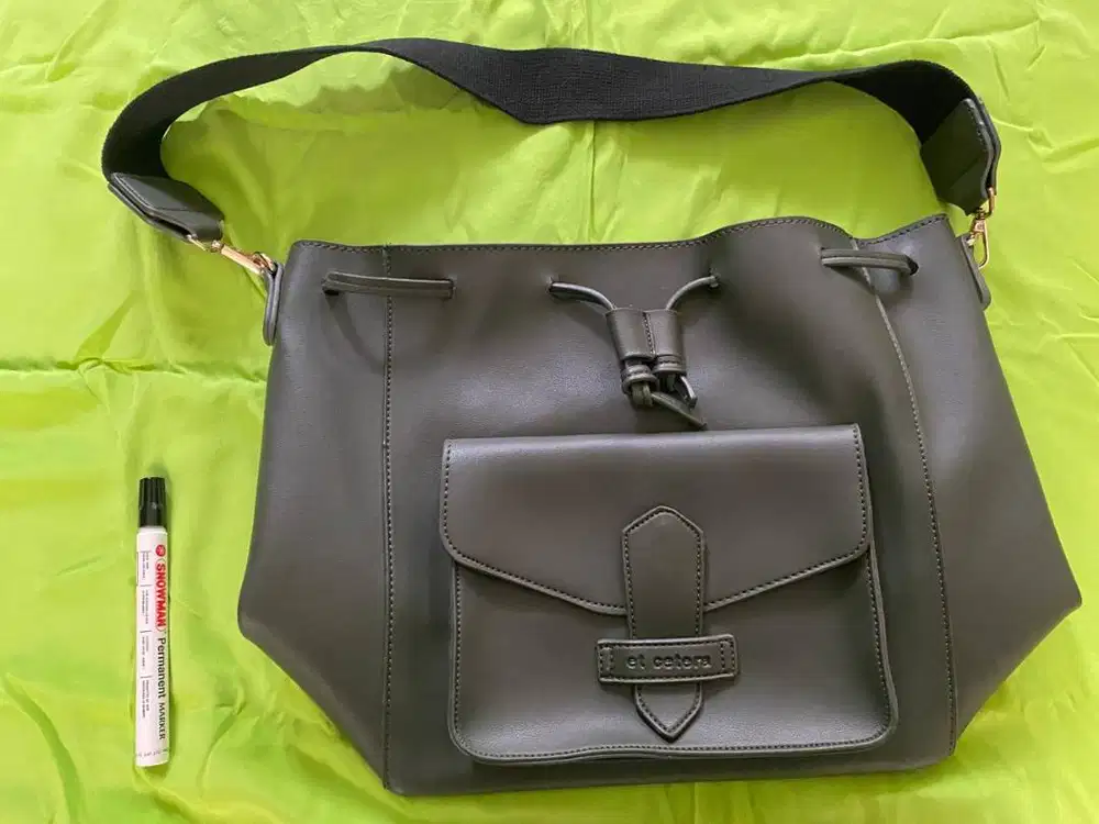 BUCKET BAG ET CETERA - HIJAU ARMY - PRELOVED LIKE NEW