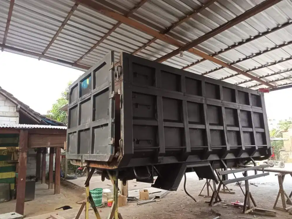 Bak dump truk copotan