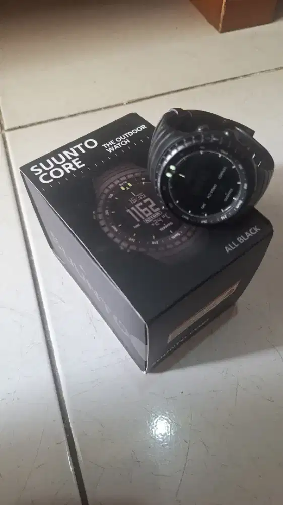 Jam tangan suunto core all black