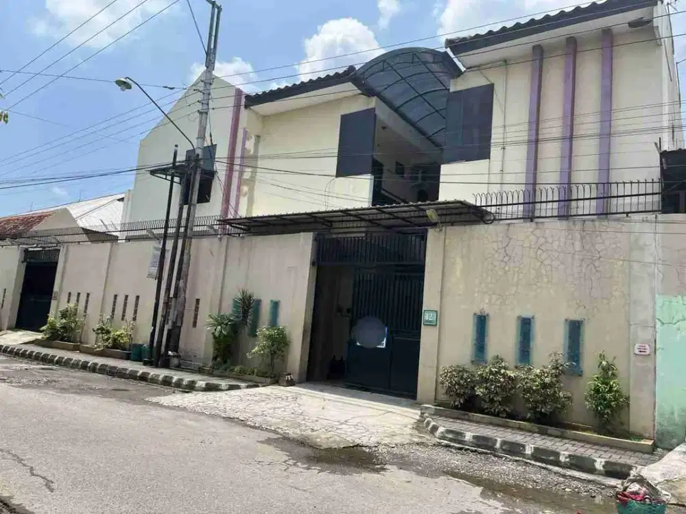 Kos Manahan tengah kota 31 kamar dekat sekolah favorit Negeri dan swasta Solo