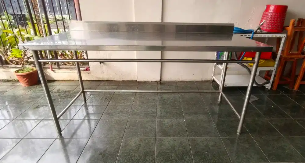 Meja stainless Eks Catering