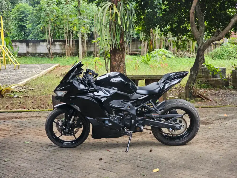 Jual ZX 25 R 2022 Hitam