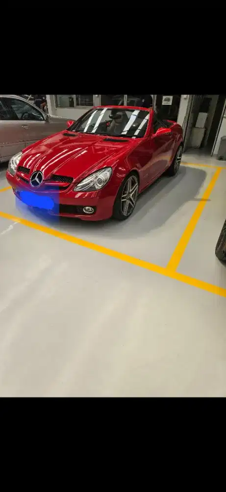 Mercy SLK Merah