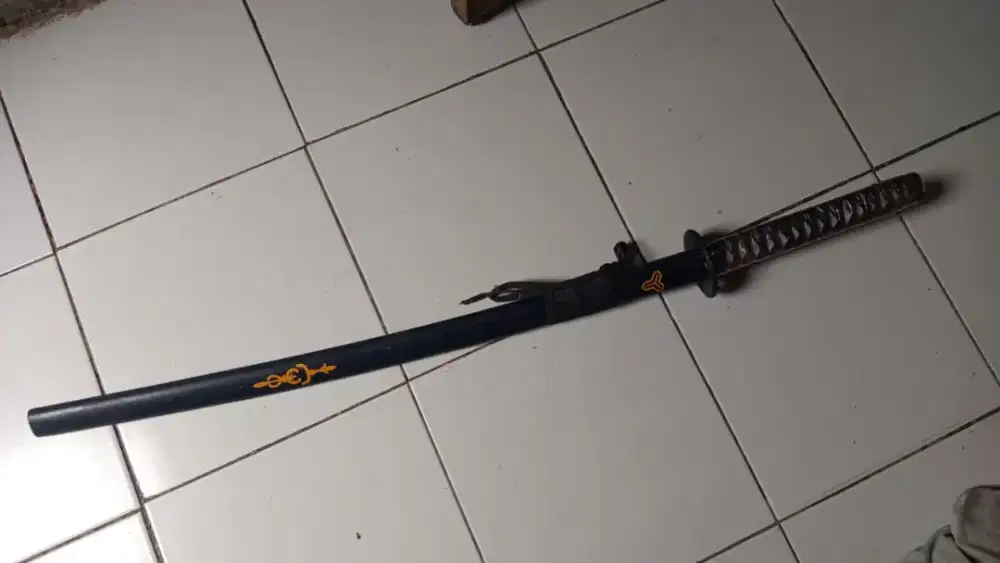 Pedang samurai  hitam