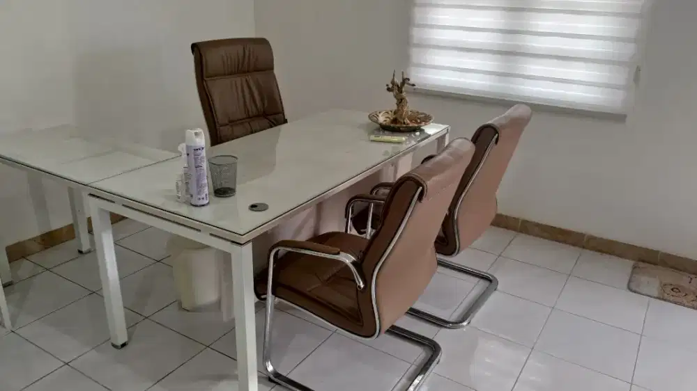 Di Jual Meja Kantor dan 1 kursi Council dan 2 kursi pengunjung