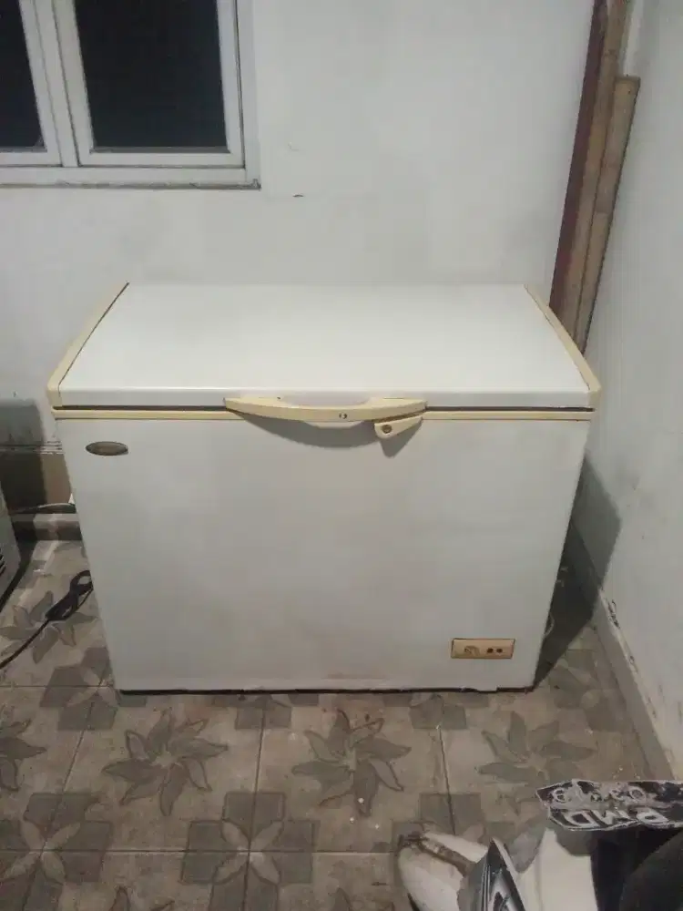 Frezer 200 normal cepet beku