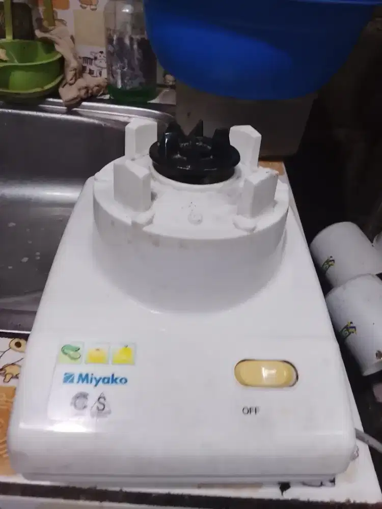 Mesin blender masih idup