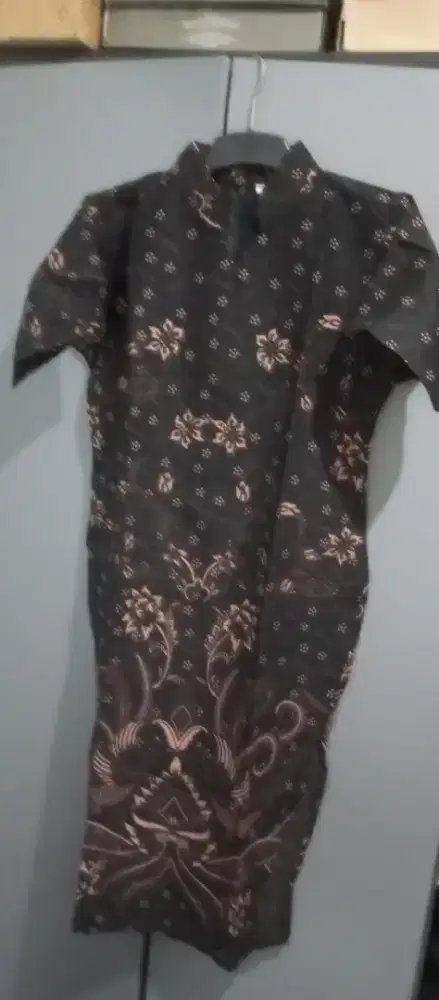 Busana wanita batik