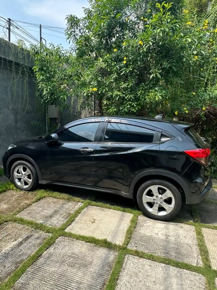 Dijual Mobil Honda HRV E 1,5 Matic (2016)