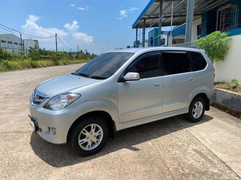 DAIHATSU XENIA XI AT 2011