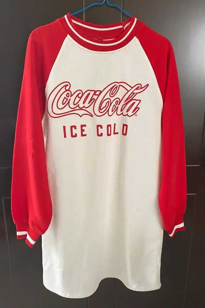 SWEATER COCACOLA - H & M ORIGINAL – SIZE XS BESAR – BARU