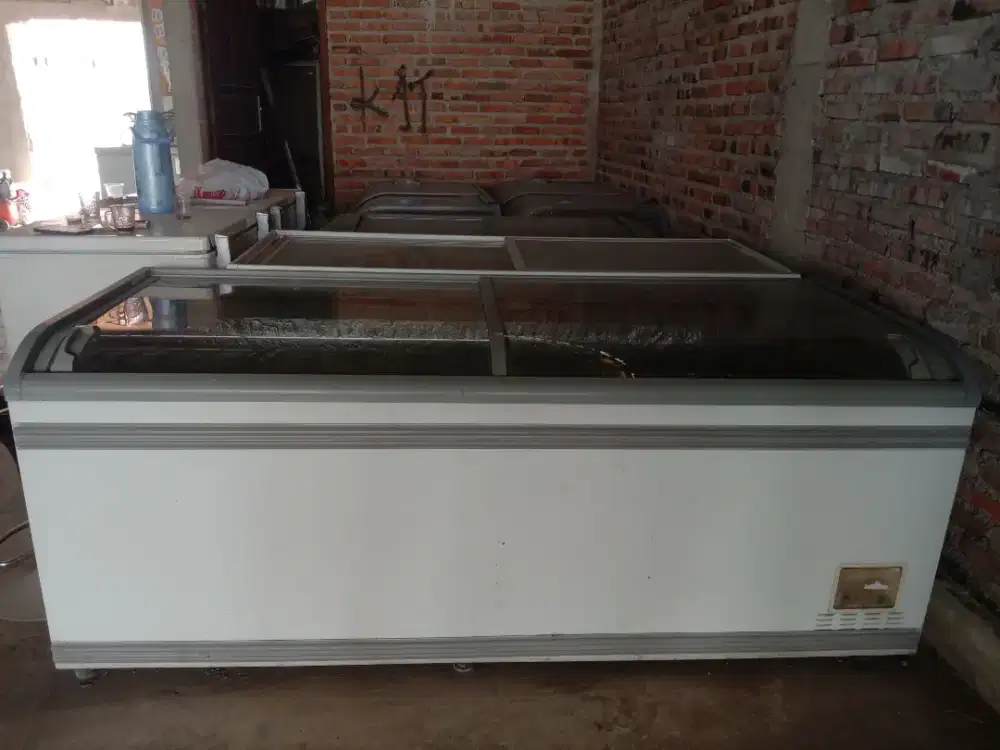Frezer sleding kaca AHHT 1000liter