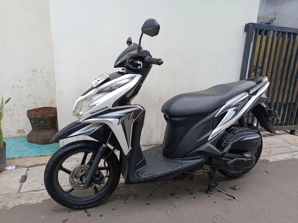 Di jual cepat vario kzr 2013 lengkap bagus