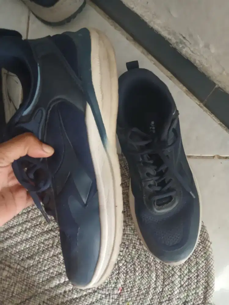 Sepatu merk diadora size 40