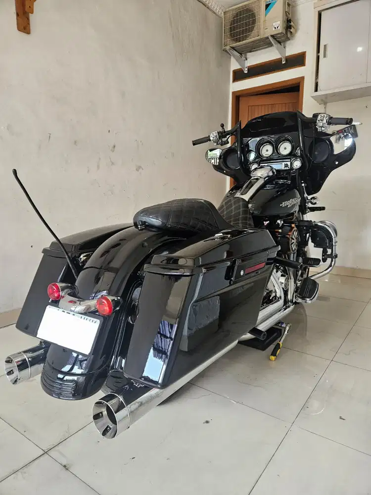 Street Glide SG  2010 Hitam istimewa