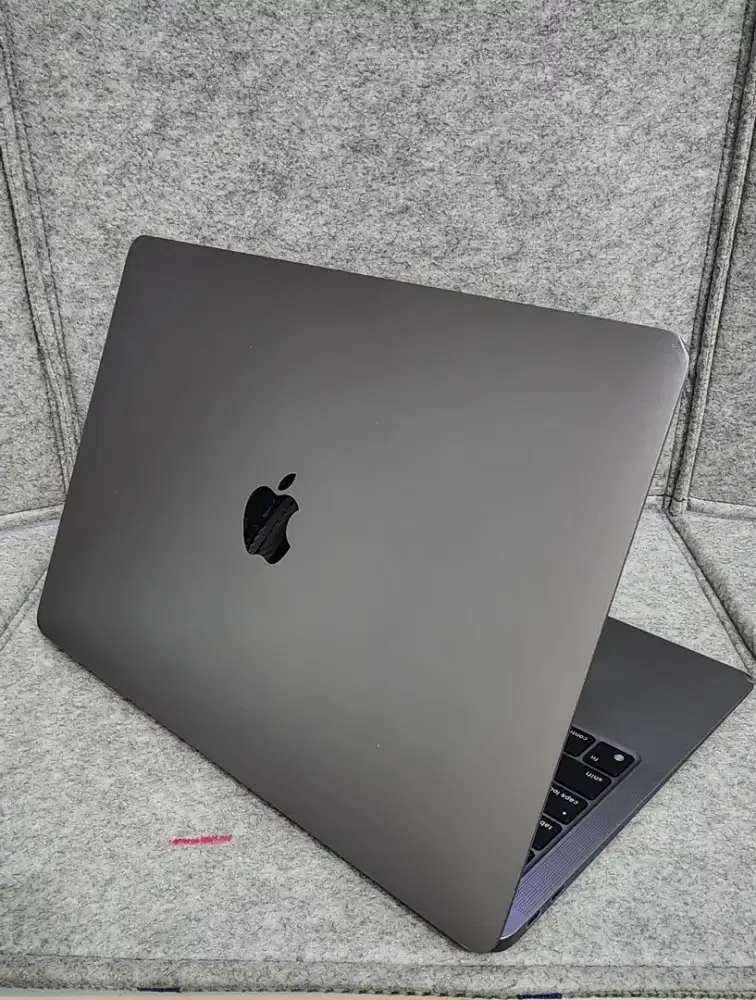 Macbook air m12020 8/512 gray