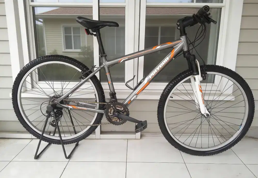 Sepeda gunung MTB polygon monarch 3