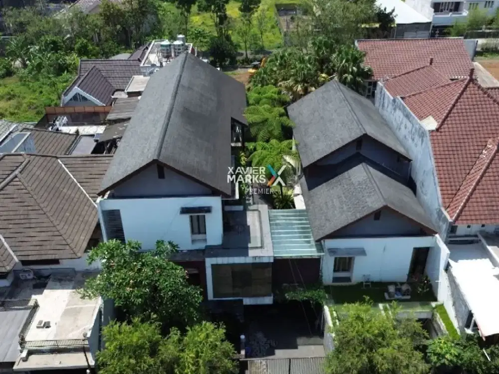 Dijual Rumah Modern Rasa Resort 3 lantai di daerah Puncak Dieng, Kota Malang