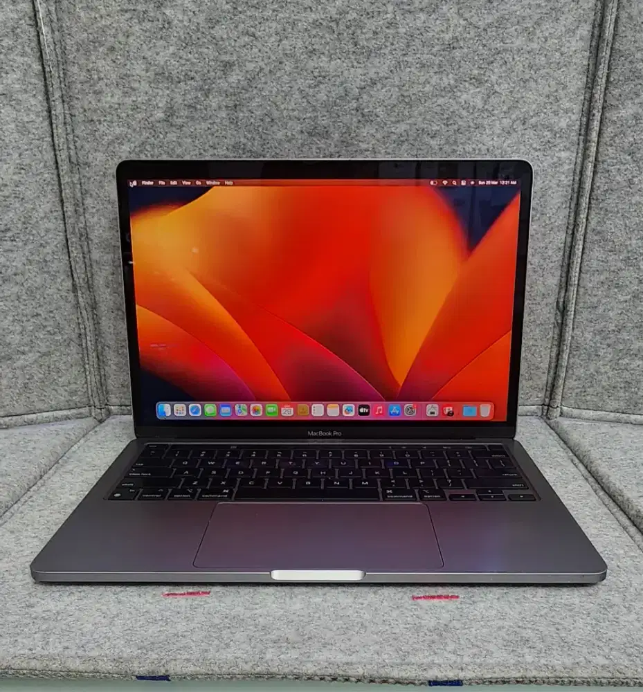 Macbook pro m1 2020 8/256 gray