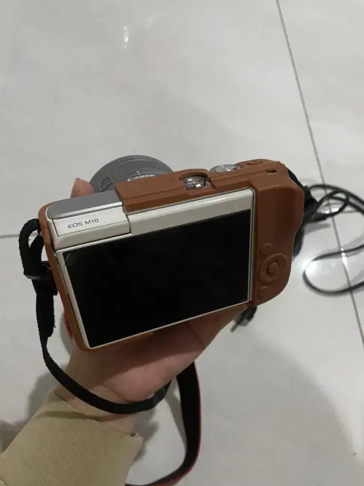 Jual camera Canon M10 normal