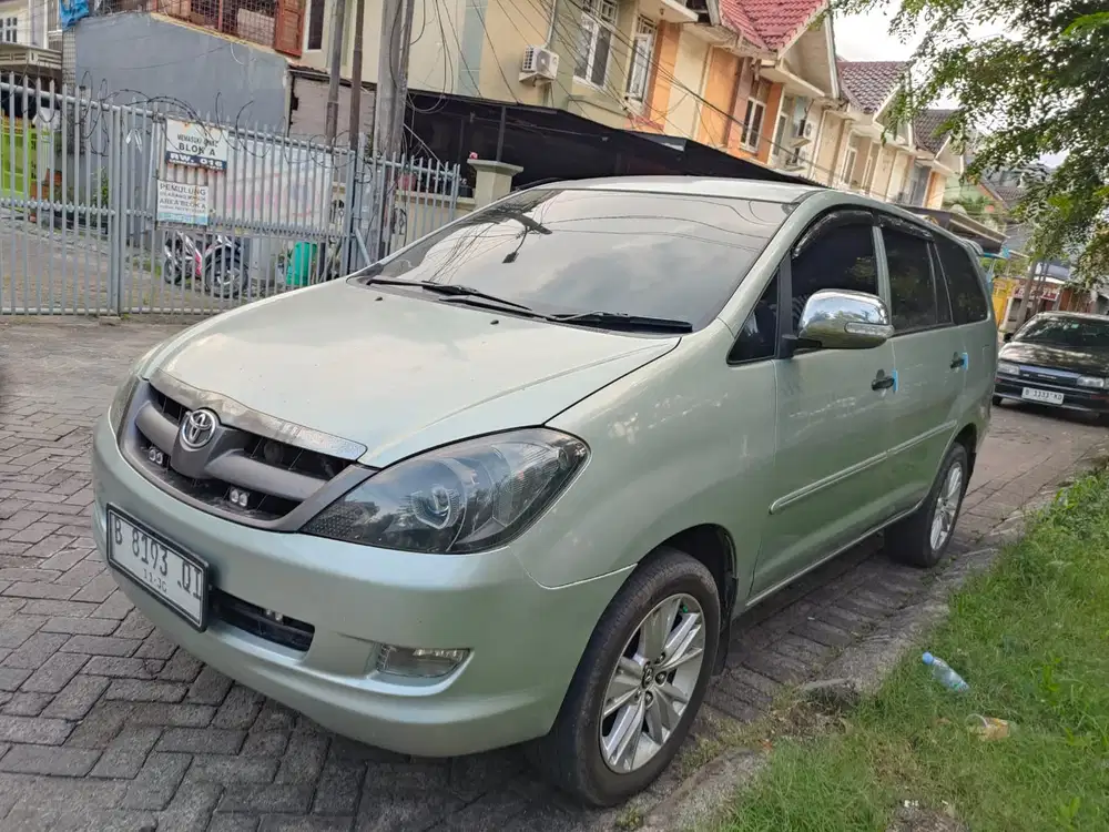 Toyota Kijang Innova 2005 Bensin