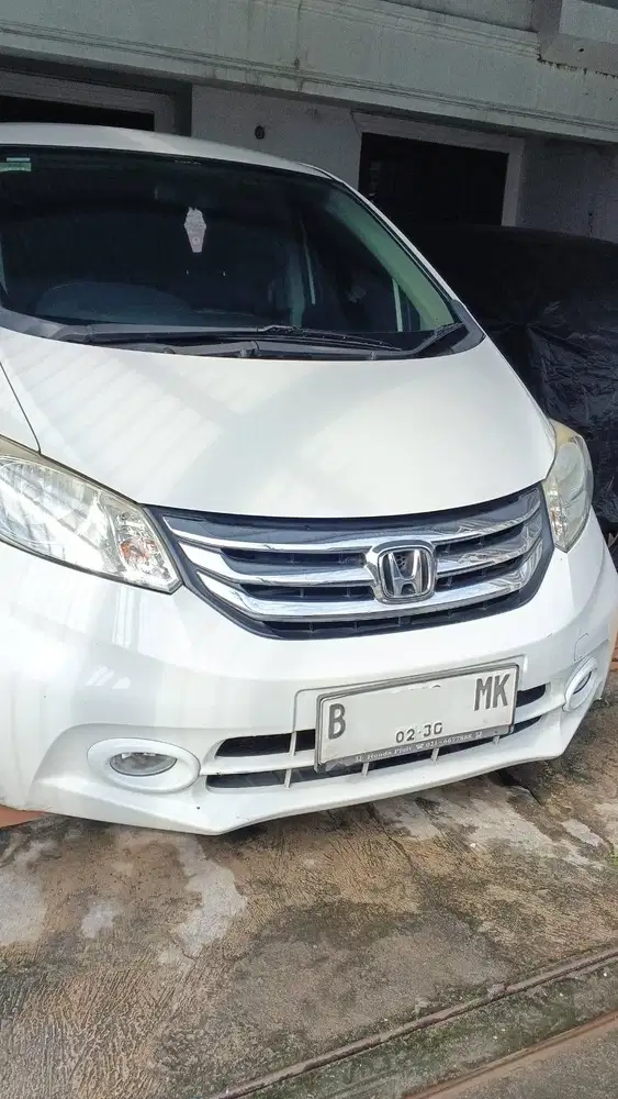 Freed Putih GB3 1.5E AT / 2014