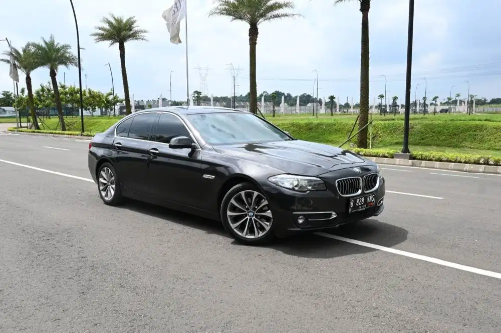 (TDP9jt) BMW 520i LCi 2015 F10 _SEDAN_AT/CVT/METIC_TERMURAH