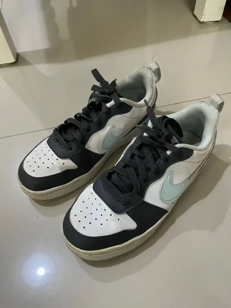Nike dunk low younger kid size 35.5 insole 22.5 cm