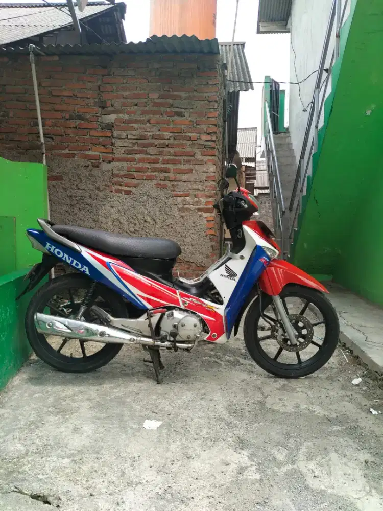 Supra X 125 Tahun 2005