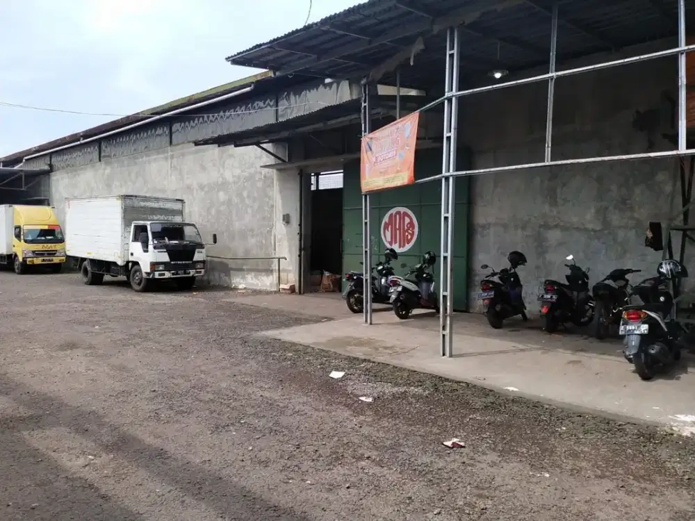 DISEWAKAN GUDANG MAINROAD SUMEDANG DEKAT EXIT TOL SUMEDANG AMAN DAN STRATEGIS