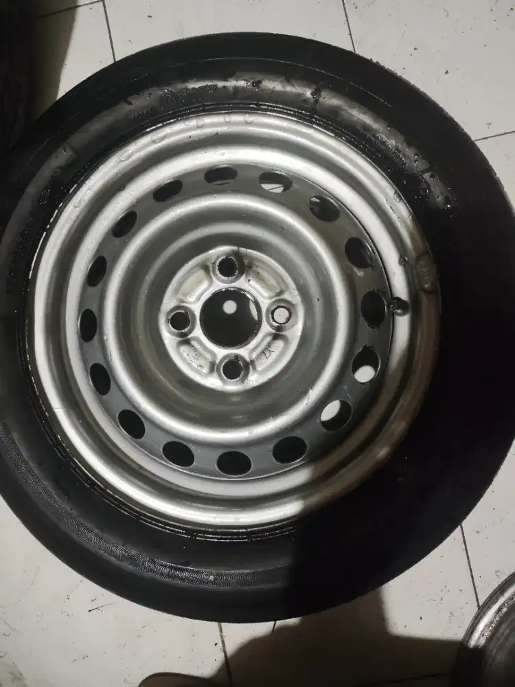 Ban Serep R14 Bridgestone Ayla Agya Karimun Vios Calya Sigra 2023 90%
