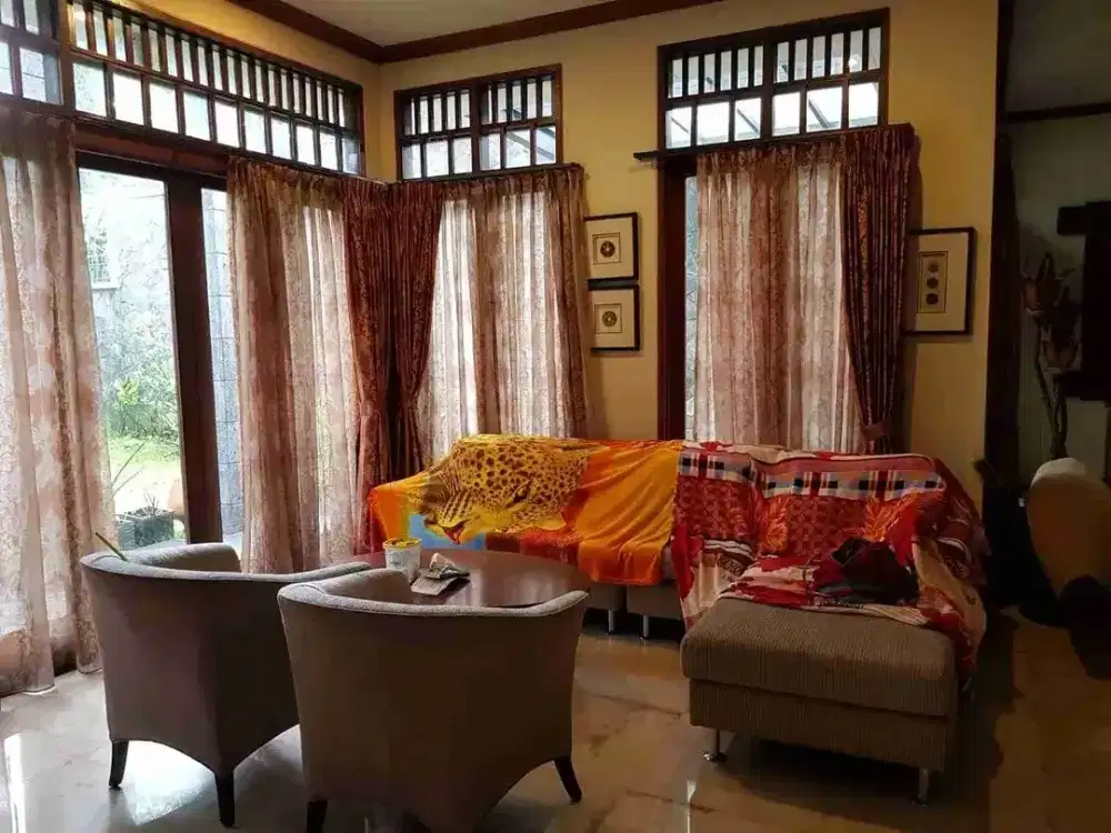 DIJUAL RUMAH DAN ISINYA