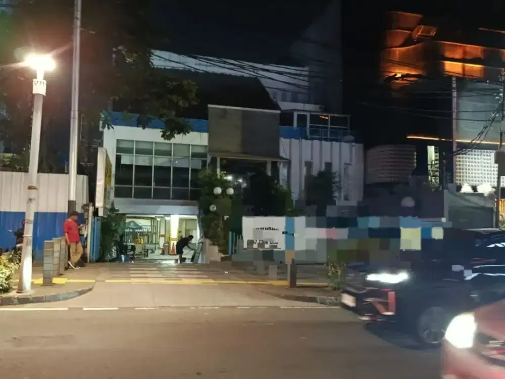 Disewakan BANGUNAN di senopati, stategis luas ADA BASEMENT  BANGUNAN 3 LANTAI