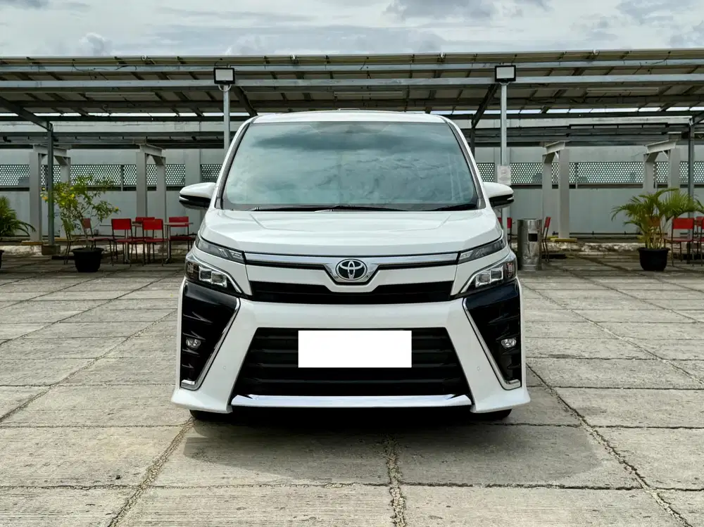TOYOTA VOXY 2.0 AT 2019 Bensin