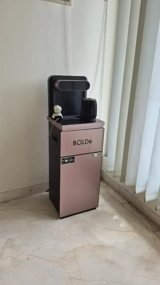 Dispenser bolde panas dingin bekas
