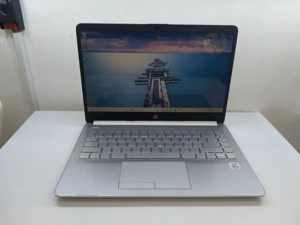 Hp 14s 
Core i3 1005G1
Ram 8Gb 
SSD 128+1Tb HDD 
Display 14 
Win 11