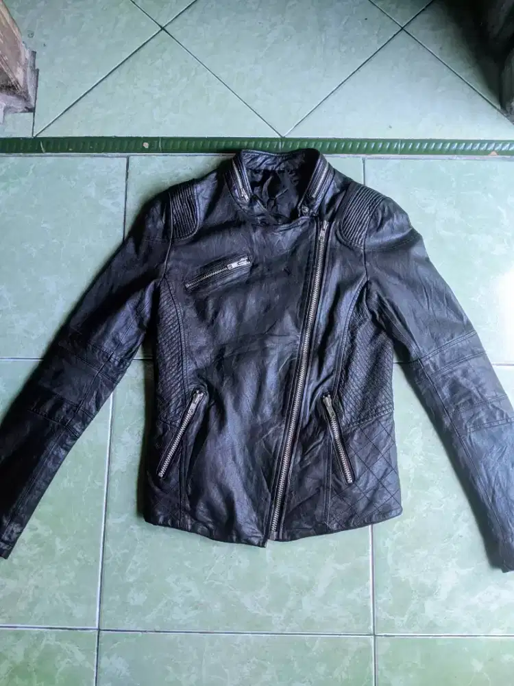 Jaket kulit ukuran S