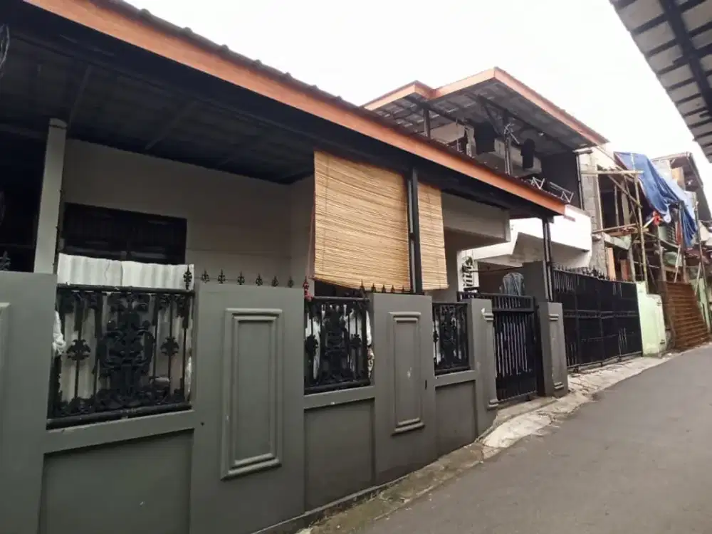 JUAL CEPAT, RUMAH KOS 2 LANTAI, 8 KAMAR, LT 206 M2, BATU AMPAR, KRAMAT JATI, JAKARTA TIMUR