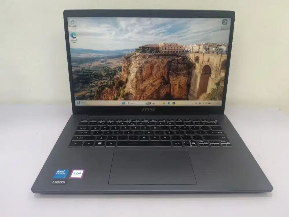 MSI Modern 14 
Core 5 120U/RAM 16GB/SSD 512GB/14FHD
Garansi ON