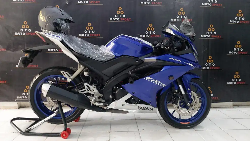 siap dilirik cewek yamaha r15 8