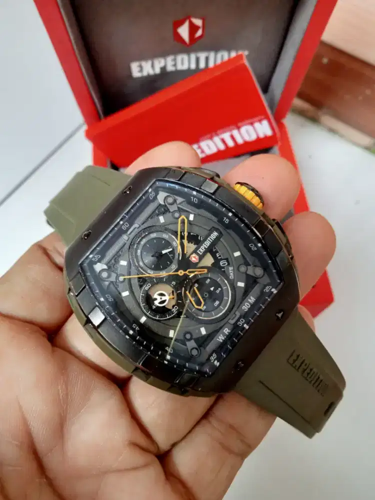 Expedition tipe E 7682 MC bukan Alexander Christie