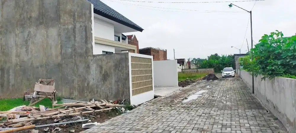 Tanah kavling siap bangun dekat Jalan Raya. (Belakang Luwes Gentan)