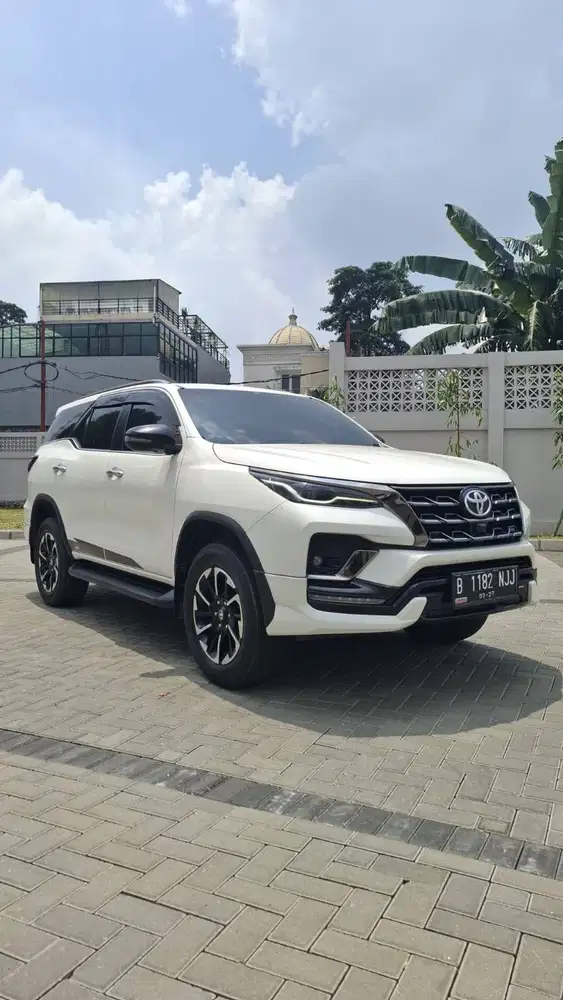 Toyota Fortuner VRZ GR 2.8 2AT/CVT/METIC_DIESEL 2022 Putih