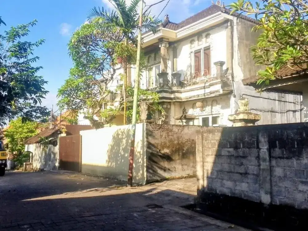 Rumah 2 Lantai Disewakan, di Banjar Semer, Kerobokan Kelod Area