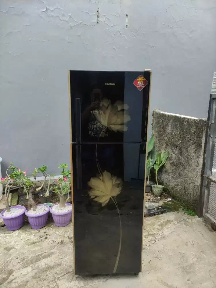 Kulkas 2 pintu merk polytron