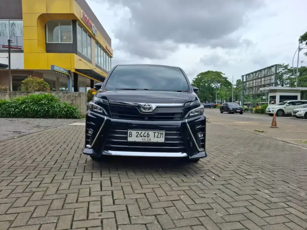 Toyota Voxy AT 2018 Hitam